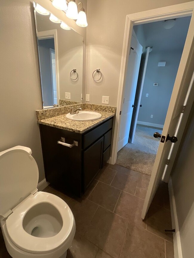 Building Photo - Beautiful 3BR/2BA Home in Joplin, MO with ...