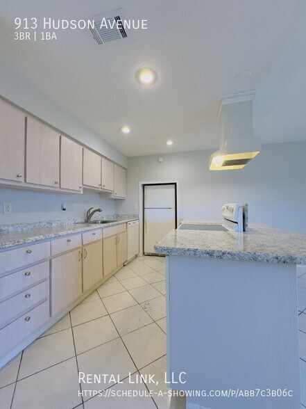 Building Photo - 913 Hudson Ave