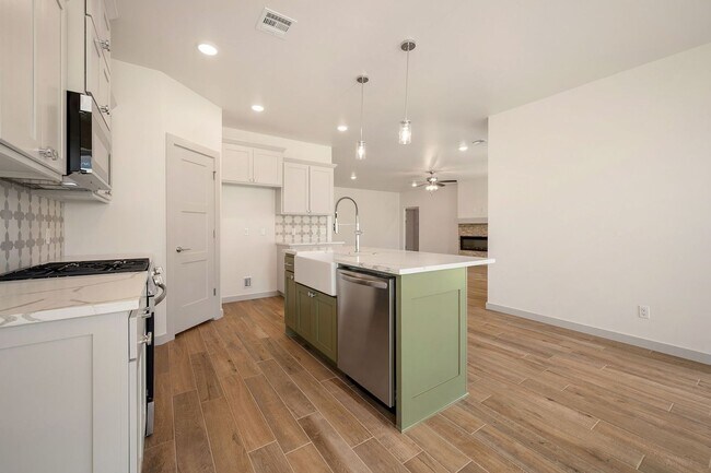 Building Photo - 4909 Misty Wood Ln