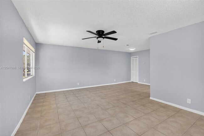 Building Photo - 2107 Catherine Dr