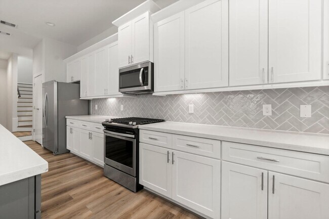 Building Photo - 3362 Pinemont Dr