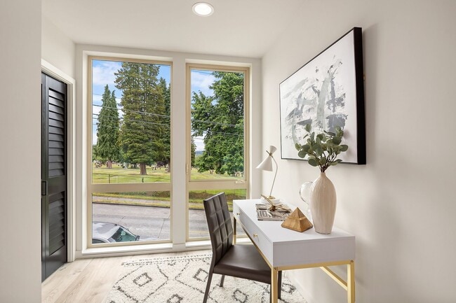 Building Photo - Bryant/Ravenna Townhouse