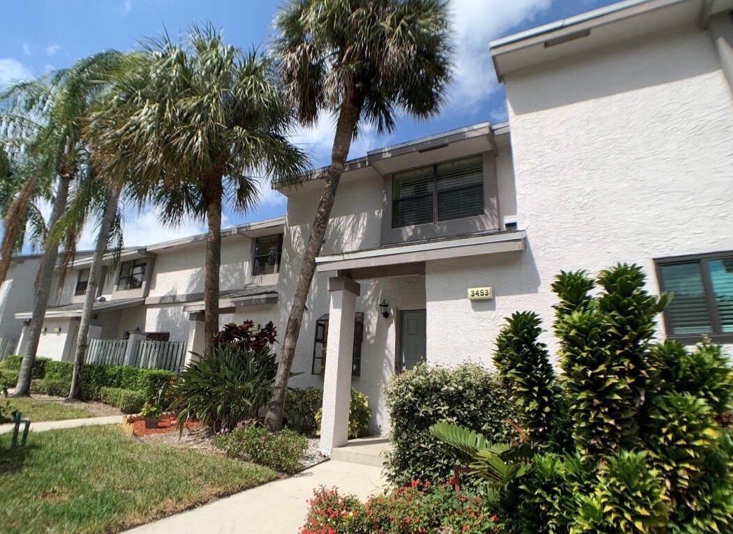 Building Photo - 3453 Carambola Cir S