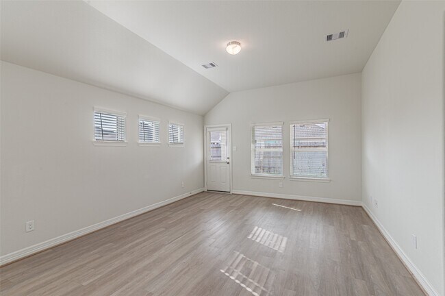 Building Photo - 7431 Sail Hl Dr