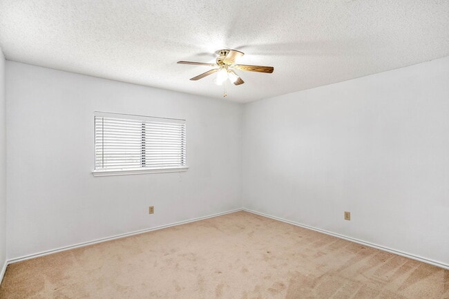 Building Photo - 8090 Chestnut Ash Dr