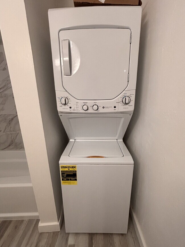 Primary Photo - Available Now! One Bedroom Near Old Town S...