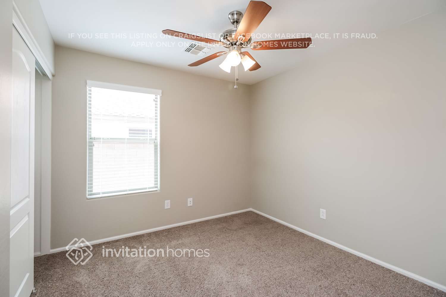 Building Photo - 38166 N Sandy Dr