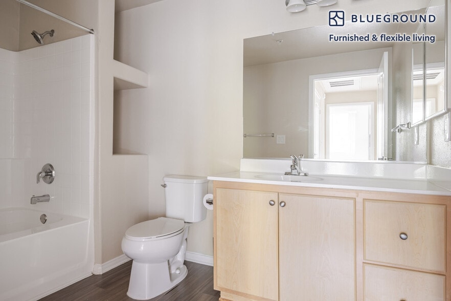 Building Photo - 5535 Westlawn Ave