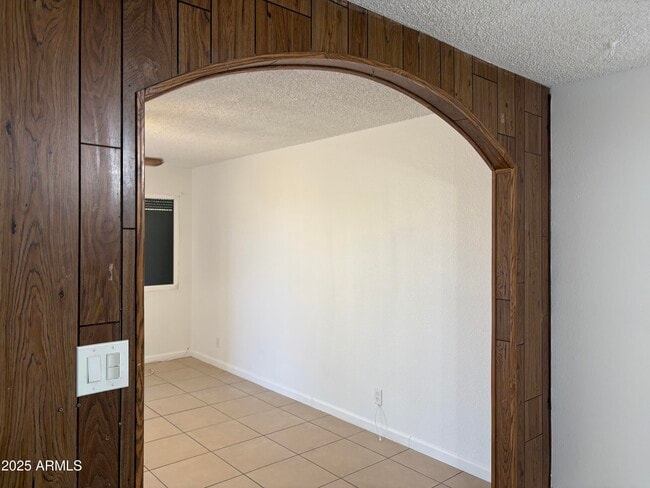 Building Photo - 3605 S Cutler Dr