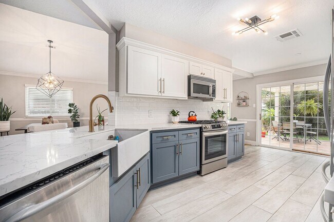 Building Photo - 618 Bay Oaks Dr