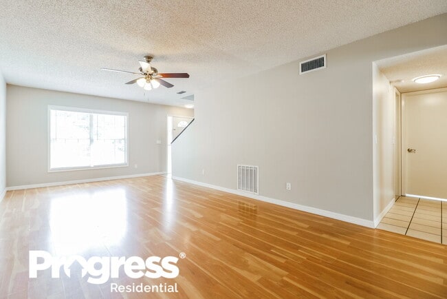 Building Photo - 2825 Cedaridge Dr