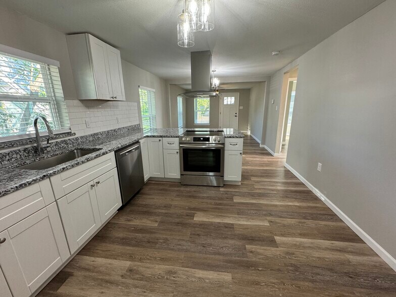 Building Photo - 1210 Southey St