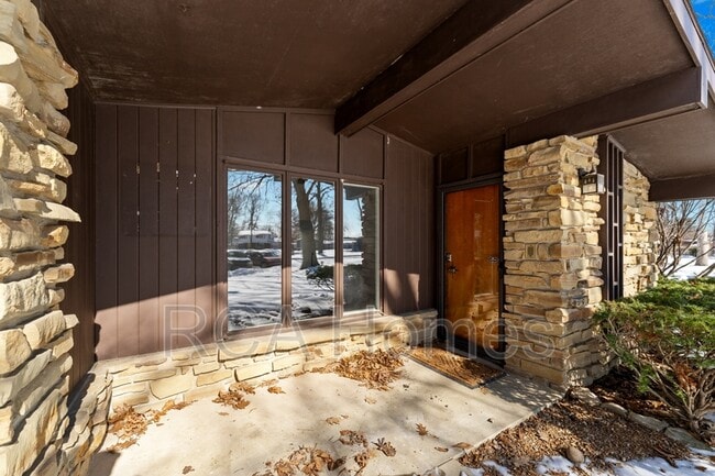 Building Photo - 423 Jenny Ln