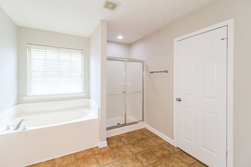 Building Photo - 565 McGiboney Ln