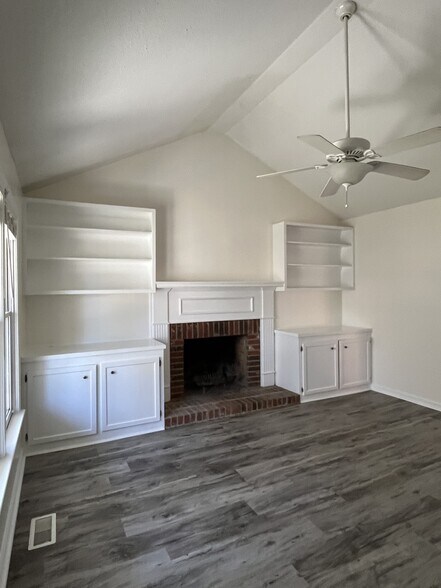 Building Photo - 1007 Chevis St