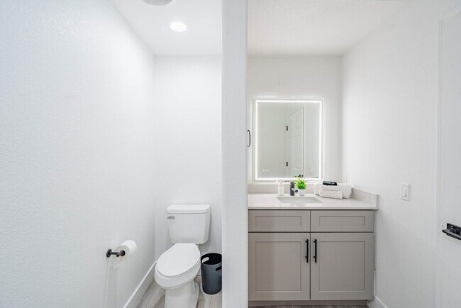 Building Photo - 6610 N 93rd Ave