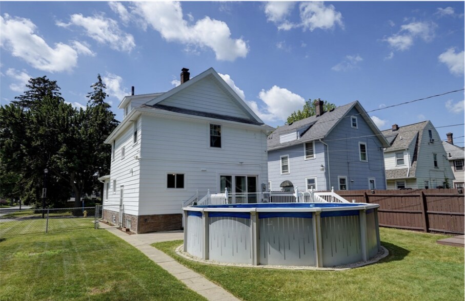 Building Photo - 138 Cherry Rd