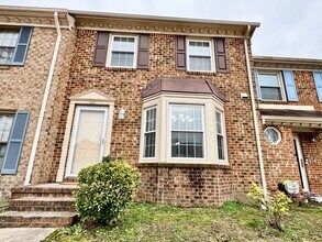Building Photo - READY NOW!! Completely Updated 3-Bedroom Townhome in Kempsville Lake! Fenced Backyard - Pet Frien...