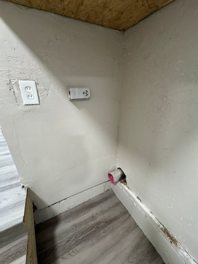 Building Photo - all Brand New 4 bed 1 bath converted garage, deck in back , large backyard in MWC!