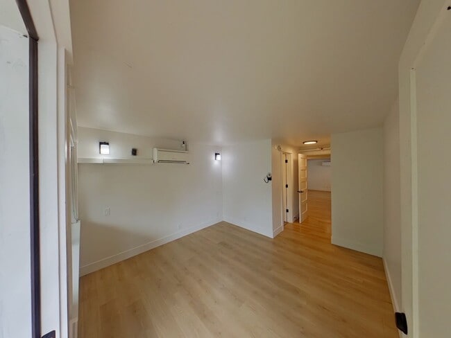 Building Photo - 685-695 East 16th Alley