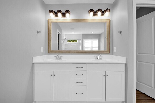 Building Photo - 354 Passina Rd