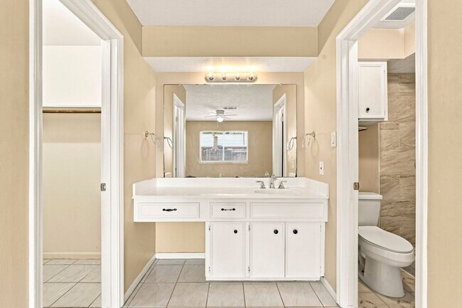Building Photo - 703 Conestoga Cir
