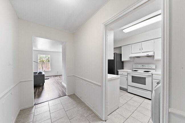 Building Photo - 361 N Post Oak Ln