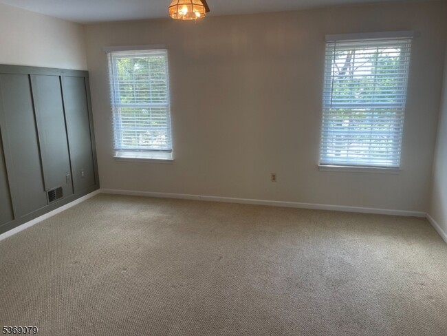 Building Photo - 13 Apache Way