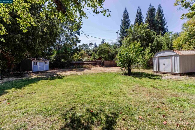 Building Photo - 409 Soule Ave
