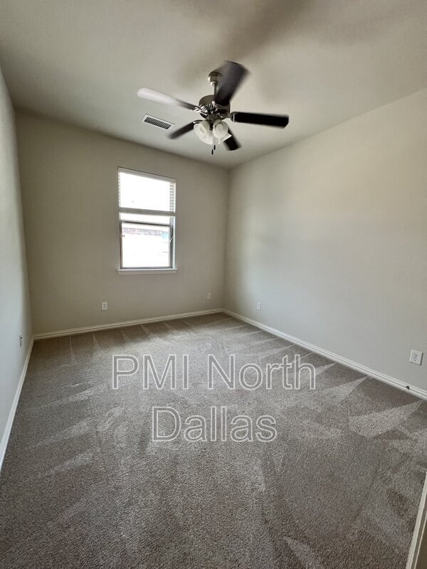 Building Photo - 532 S Greenville Ave