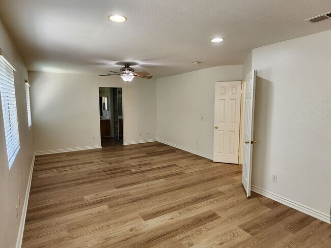 Building Photo - Beautiful Upgraded Home in RSM!