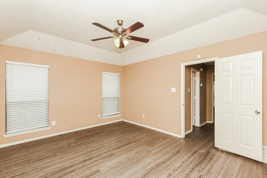 Building Photo - 829 Minuteman Dr