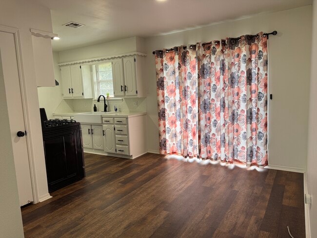 Building Photo - 309 Liza Ln