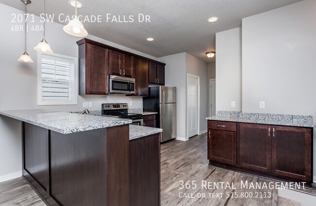 Building Photo - 2071 SW Cascade Falls Dr