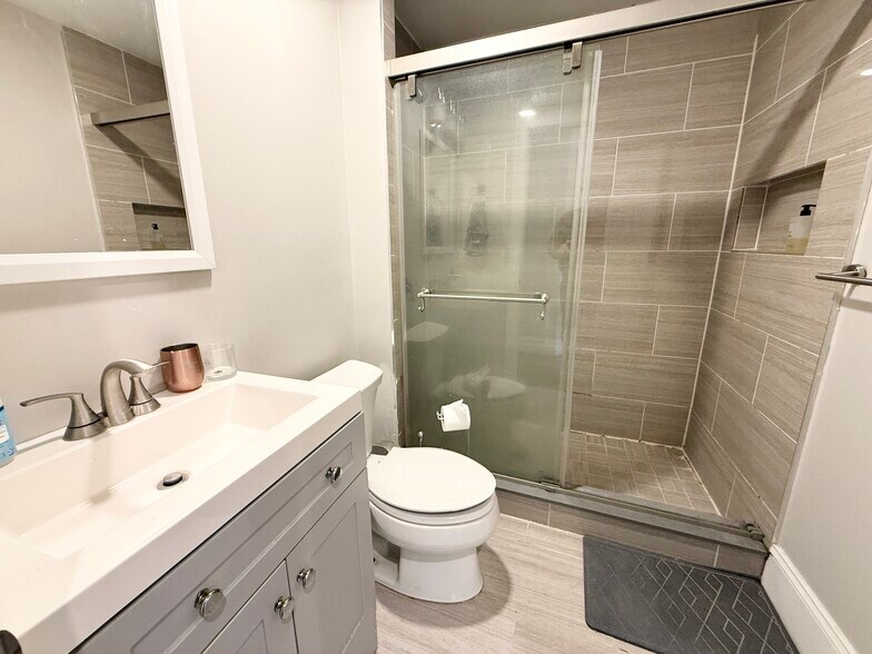 Building Photo - 91 Hillside St