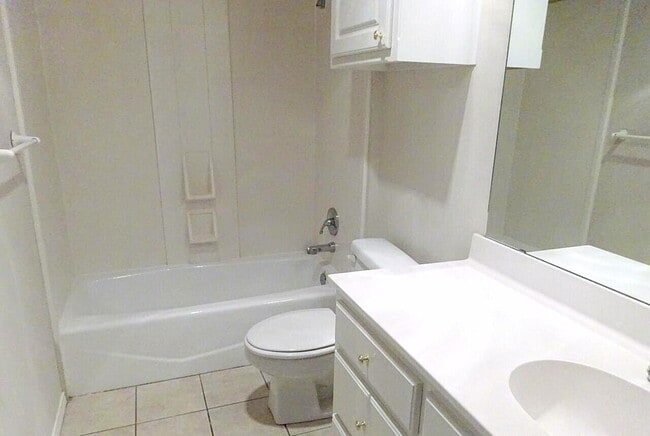 Building Photo - 10108 Evanston Ave