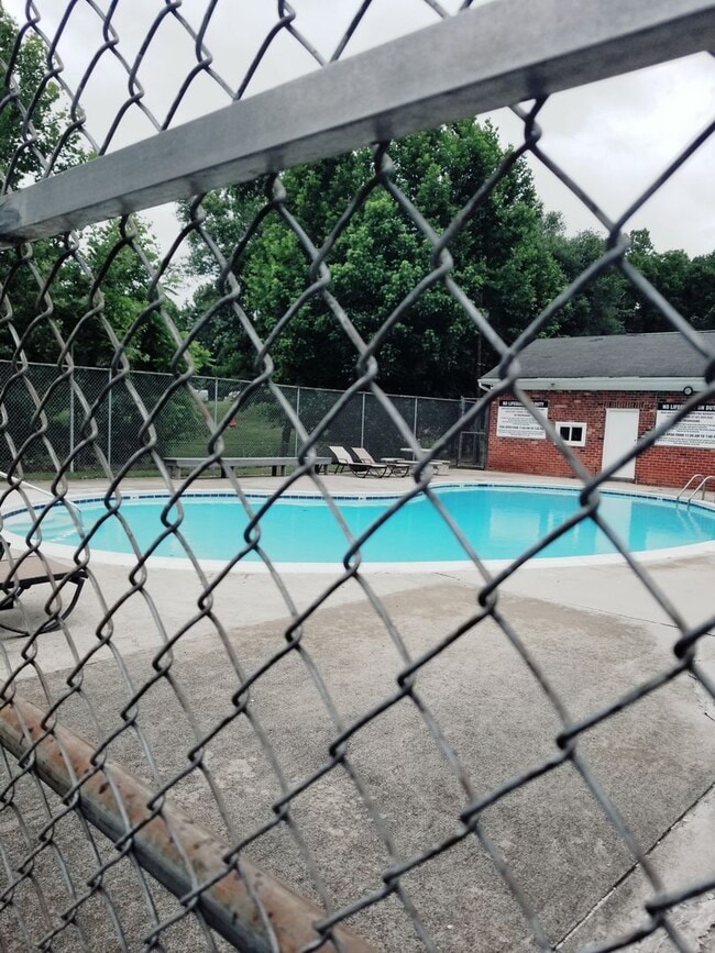 Building Photo - A spacious 3-Bedroom 1.5-Bathroom 3 Story ...