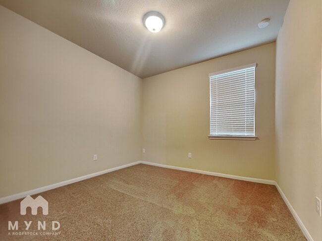 Building Photo - 2880 Donnell Dr