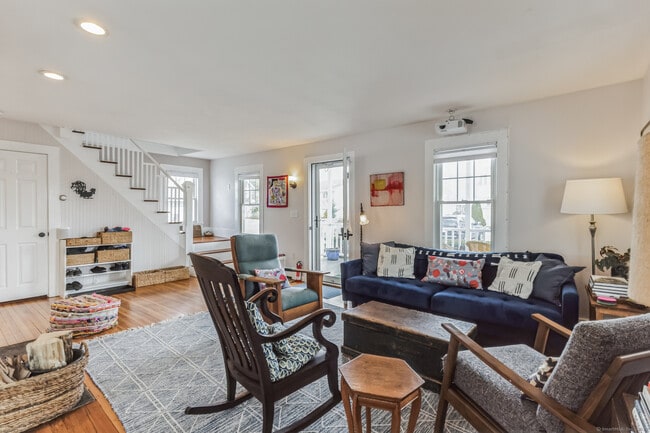 Building Photo - 15 Sols Point Rd