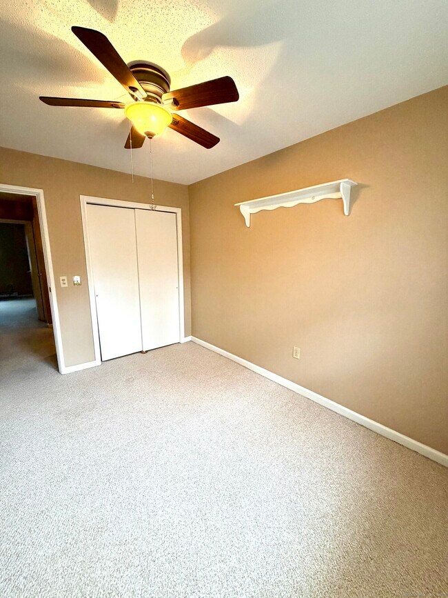 Building Photo - 38 Surrey Ln