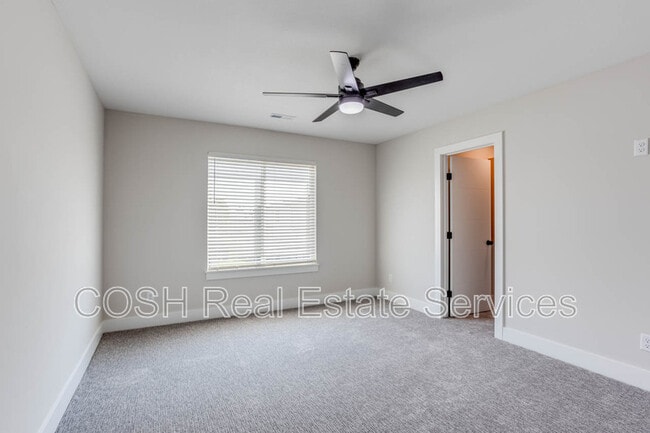 Building Photo - 8423 W 37th Ct N