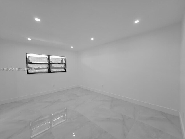 Building Photo - 1800 W 54th St