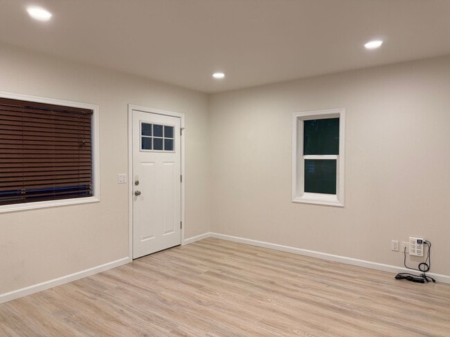 Building Photo - Downtown CDA with Shop!