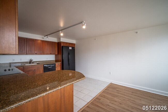 Building Photo - The Windsor, 1bd, 1.5ba, 1prking, Must See, Avail today!