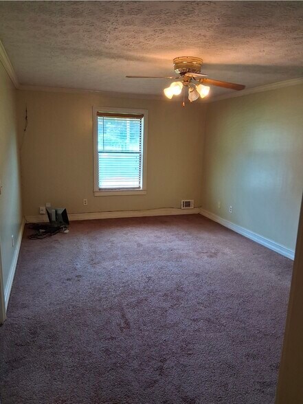 Building Photo - 4414 Housworth Dr