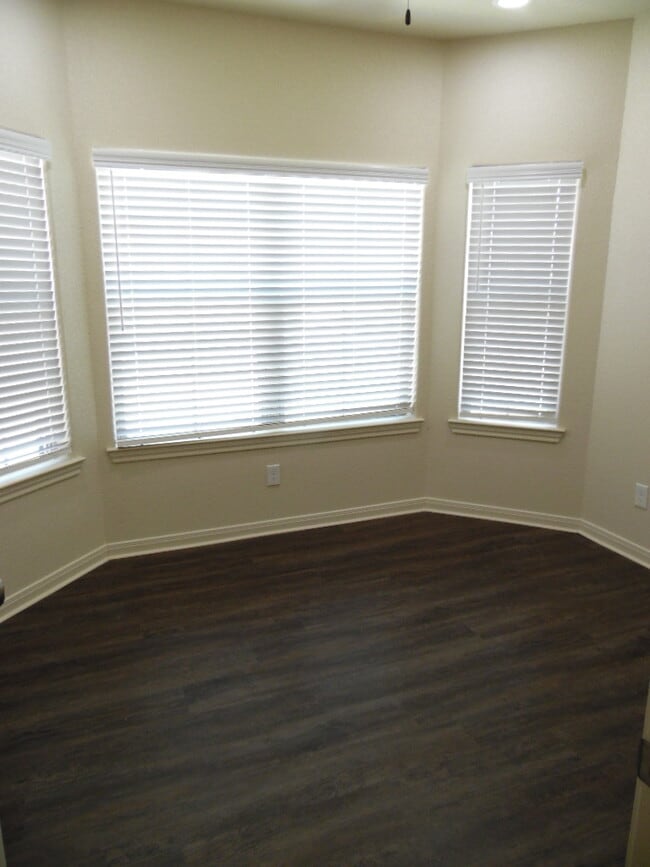Building Photo - 301 Panther Way