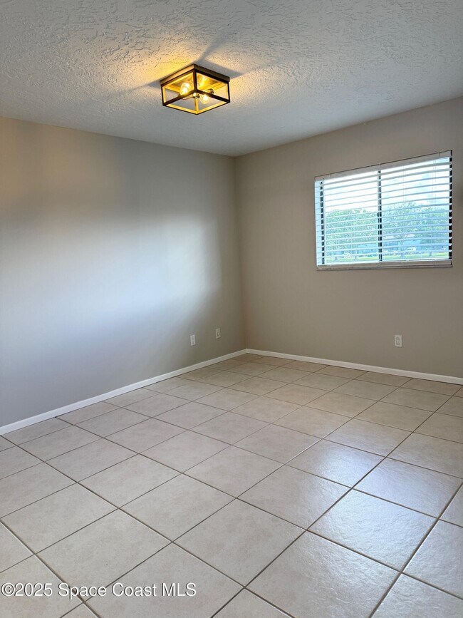 Building Photo - 1802 University Ln