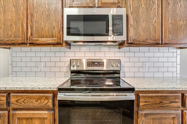 Building Photo - New Duplex on Hilltop Drive | Midway ISD