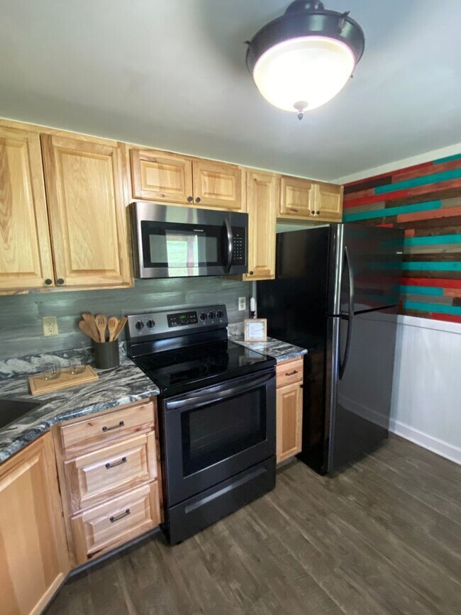 Building Photo - Available May 21st!!!