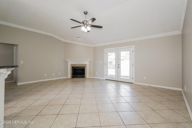 Building Photo - 3738 Woodbriar Dr
